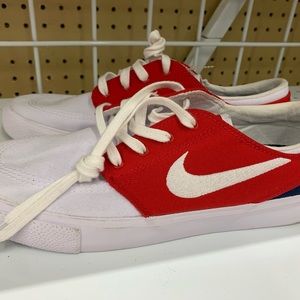 Nike Stefan Janoski. Women’s size 7. Brand new. Not worn, no box. A little dusty